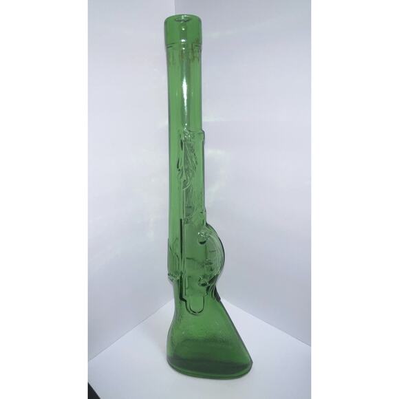 VINTAGE EMBOSSED DESIGN GUN / RIFLE EMERALD‎ GREEN GLASS WINE BOTTLE - 16'' LONG - Picture 1 of 7